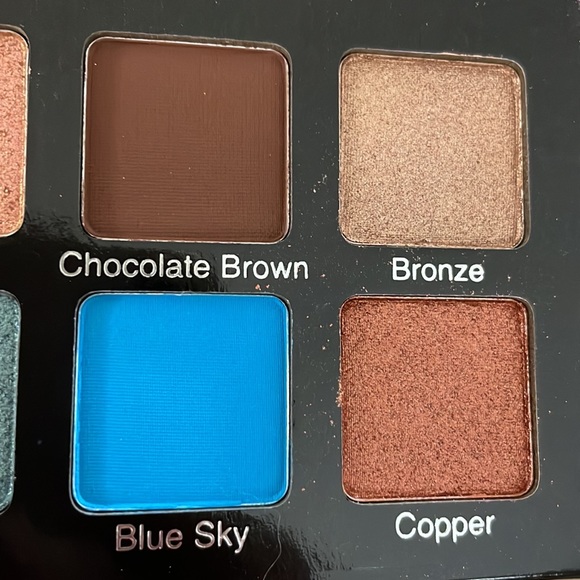 Violet Voss~Essentials 2 Eye shadow palette - Picture 3 of 6